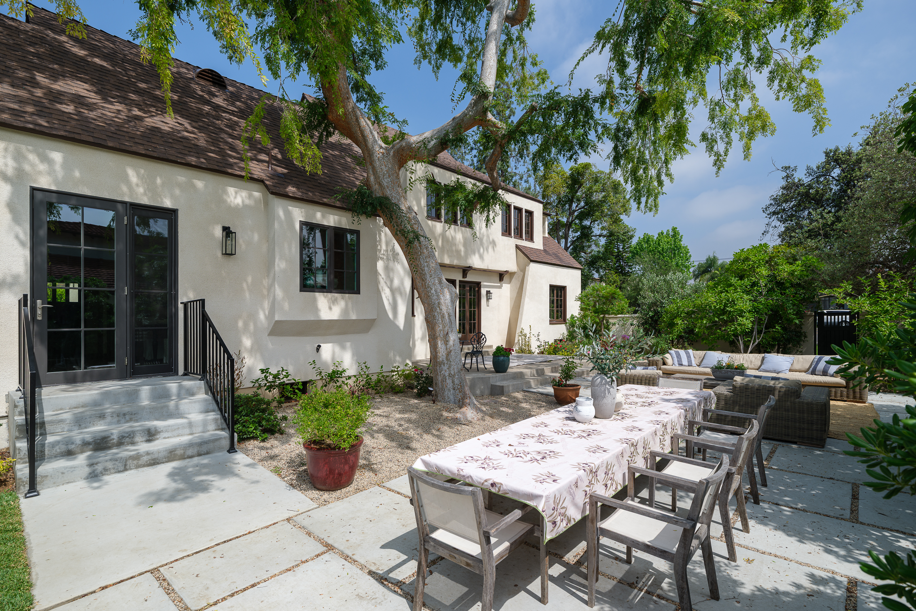  2384 East Orange Grove Boulevard - 物件實景