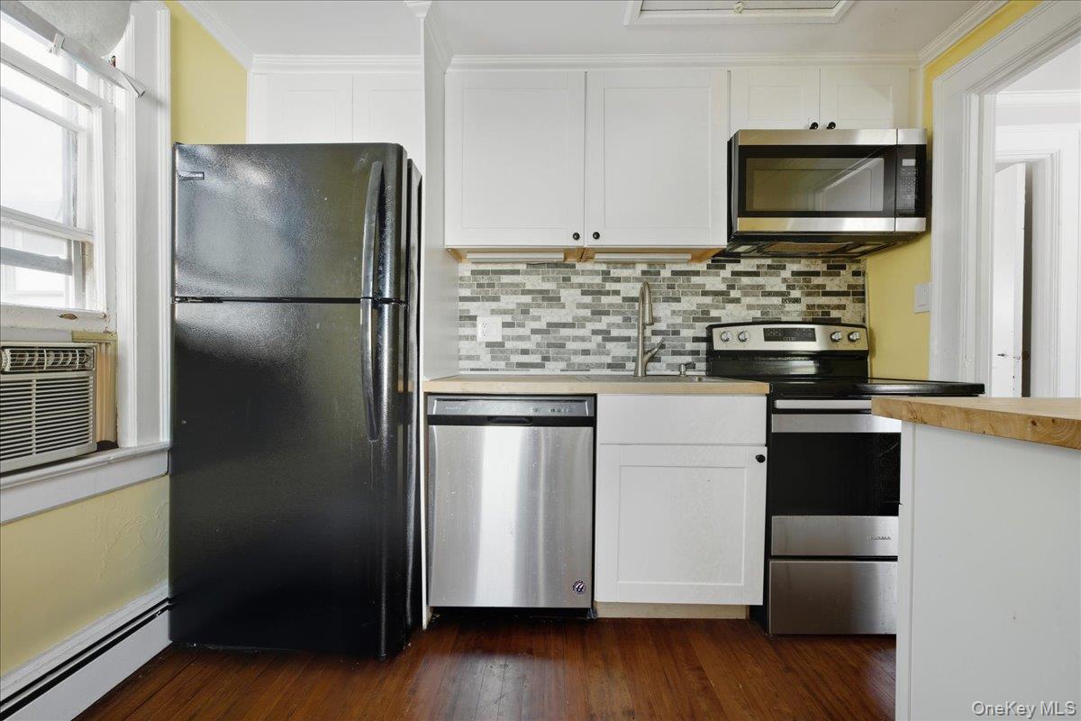 Mineola, New York, 11501, United States, 2 Bedrooms Bedrooms, ,2 BathroomsBathrooms,Residential,For Sale,1999763