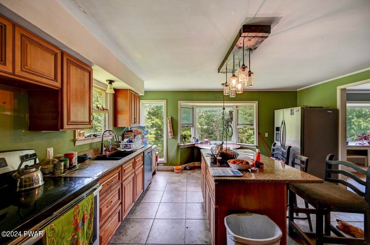 Hawley, Pennsylvania, 18428, United States, 5 Bedrooms Bedrooms, ,4 BathroomsBathrooms,Residential,For Sale,1979290