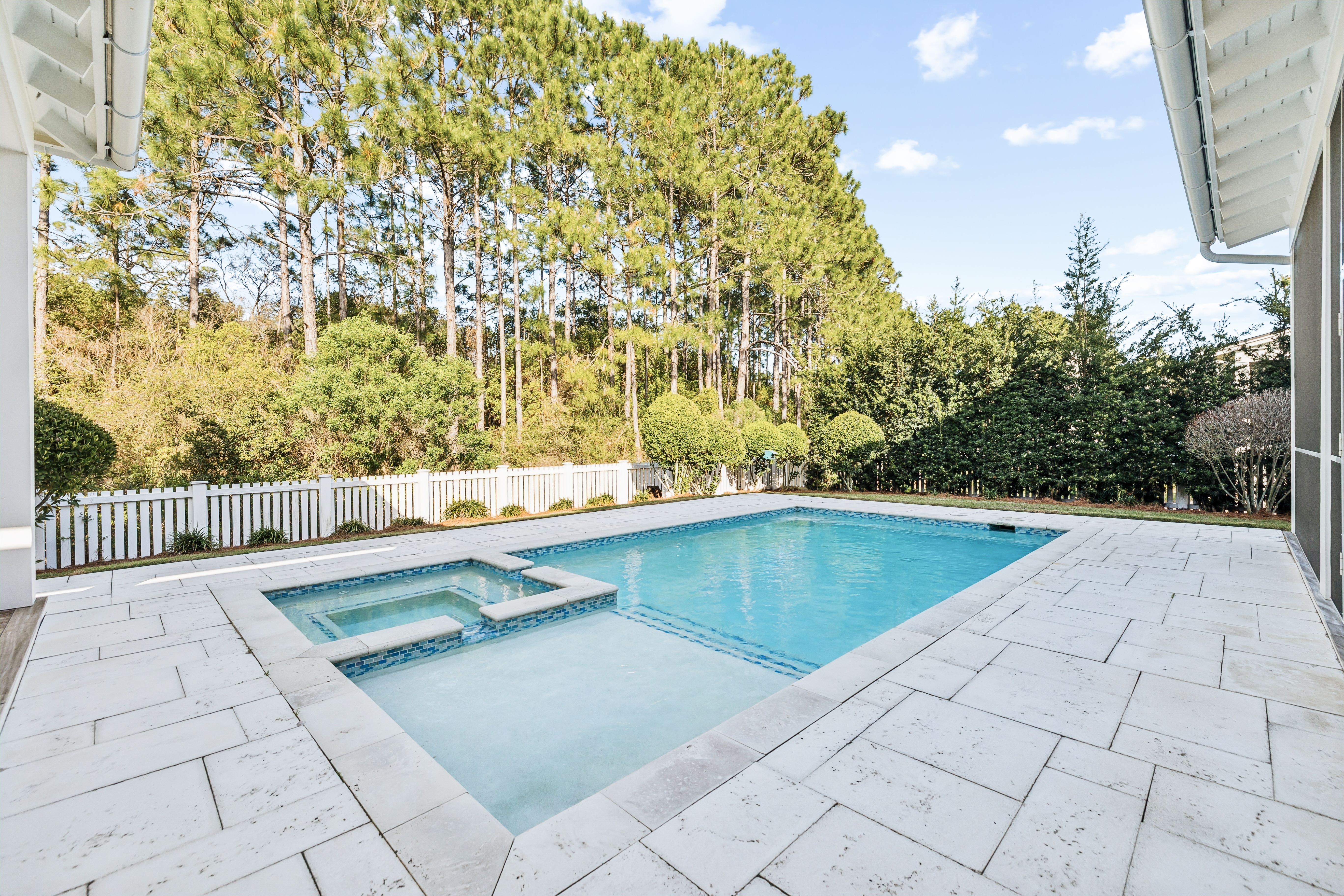  Designer-Furnished Coastal Retreat with Cabana & Outdoor Fireplace - 物件實景