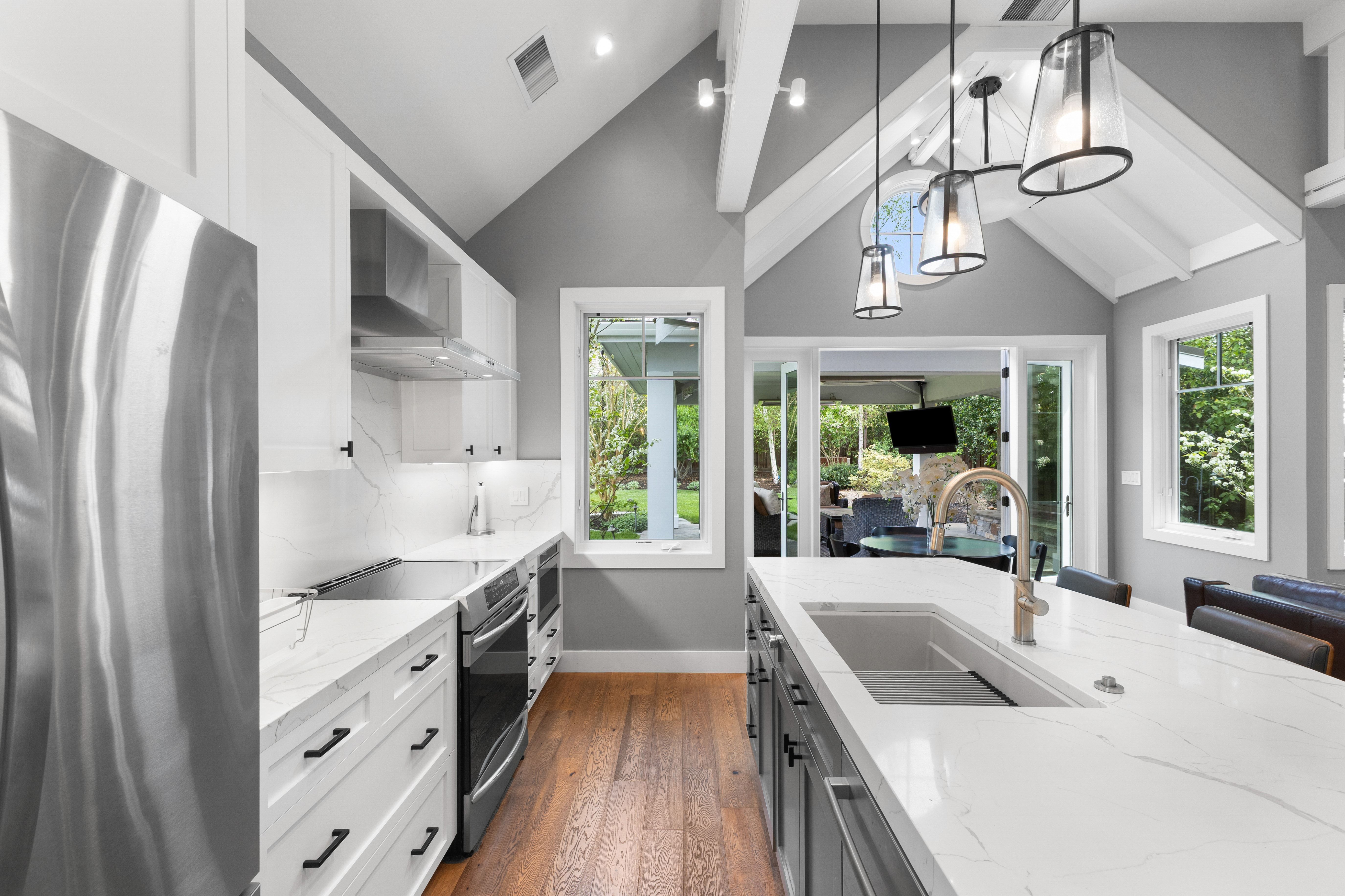  A Private One-Acre Compound Defined by Craftsmanship, Scale and Resort Living - 物件實景