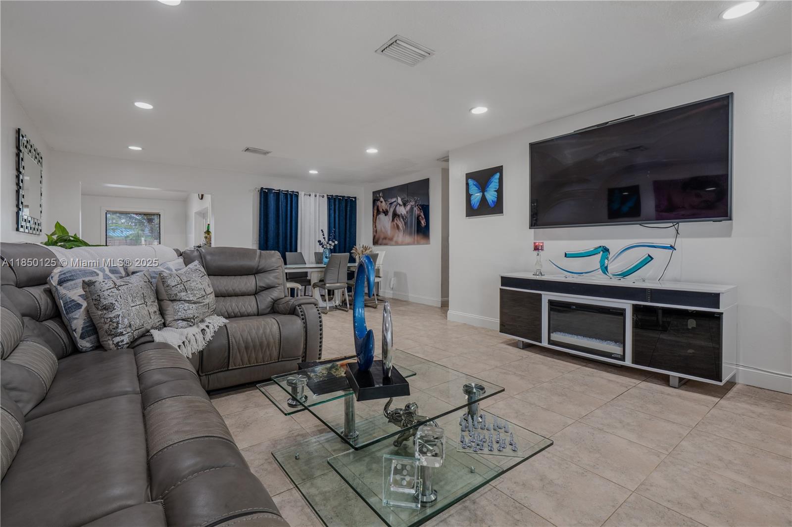 Miami, Florida, 33165, United States, 3 Bedrooms Bedrooms, ,2 BathroomsBathrooms,Residential,For Sale,1906706