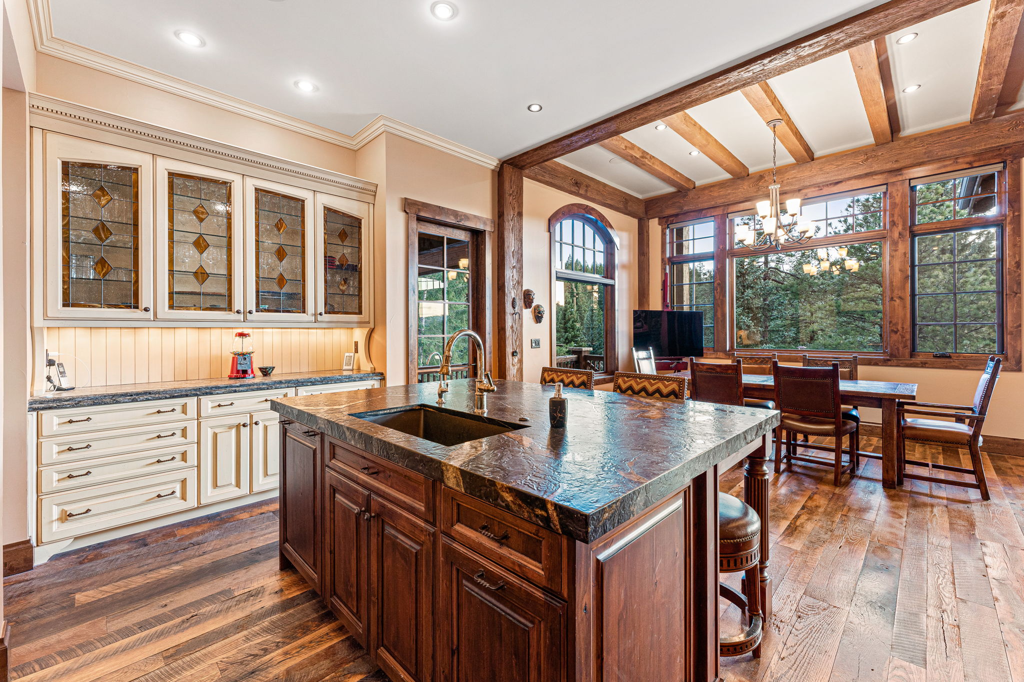  Impressive Mountain Retreat Nestled in the Exclusive Enclave of West Ranch - 物件實景