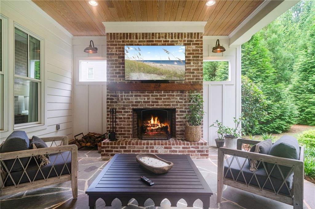 Canton, Georgia, 30115, United States, 5 Bedrooms Bedrooms, ,5 BathroomsBathrooms,Residential,For Sale,1878589