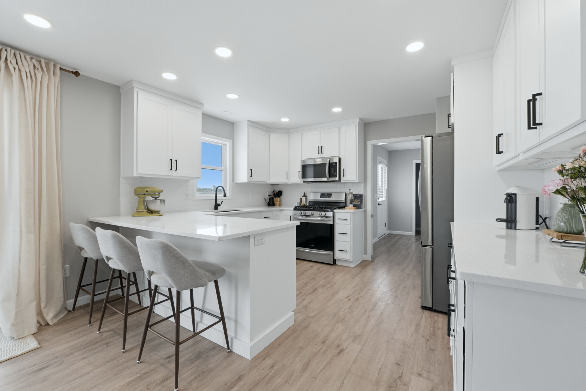  Move-in Four Bedroom Home Loaded with Upgrades - 物件實景