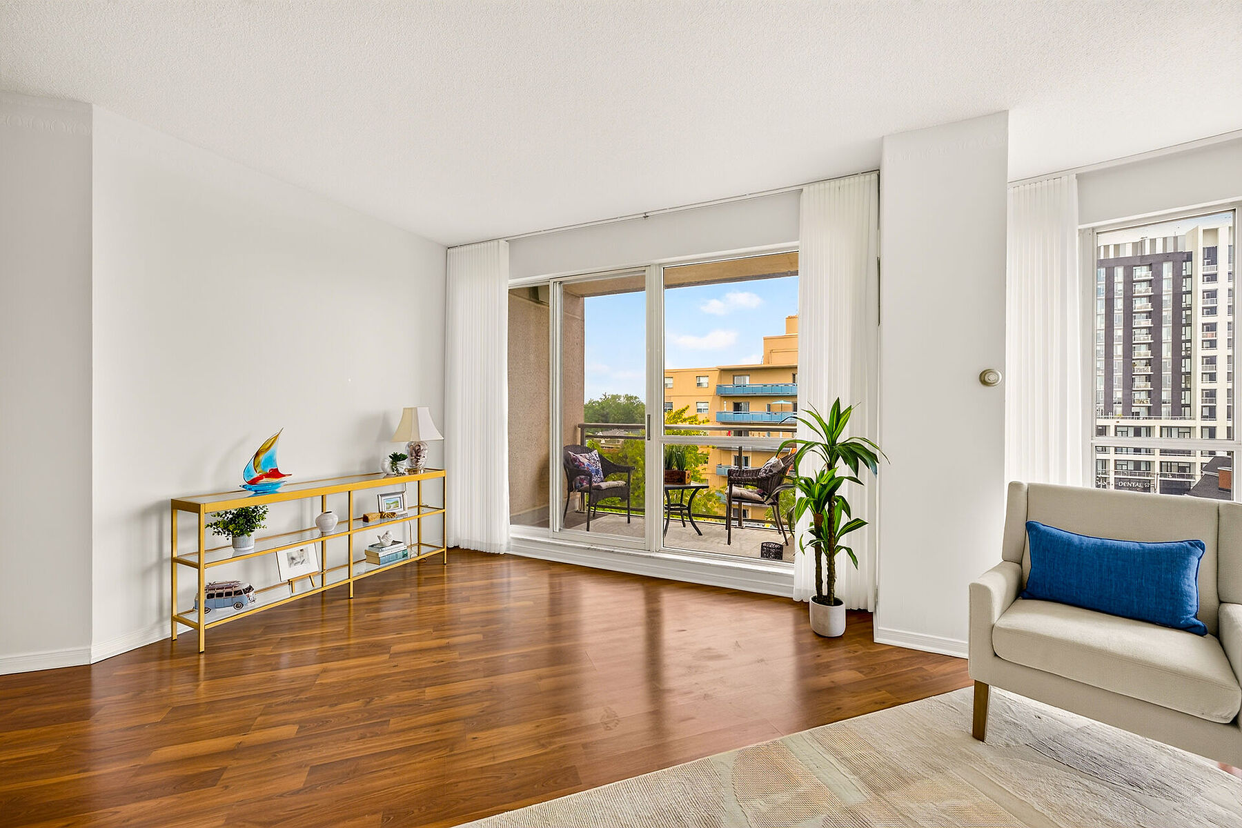  Desirable Waterfront Condo - 物件實景