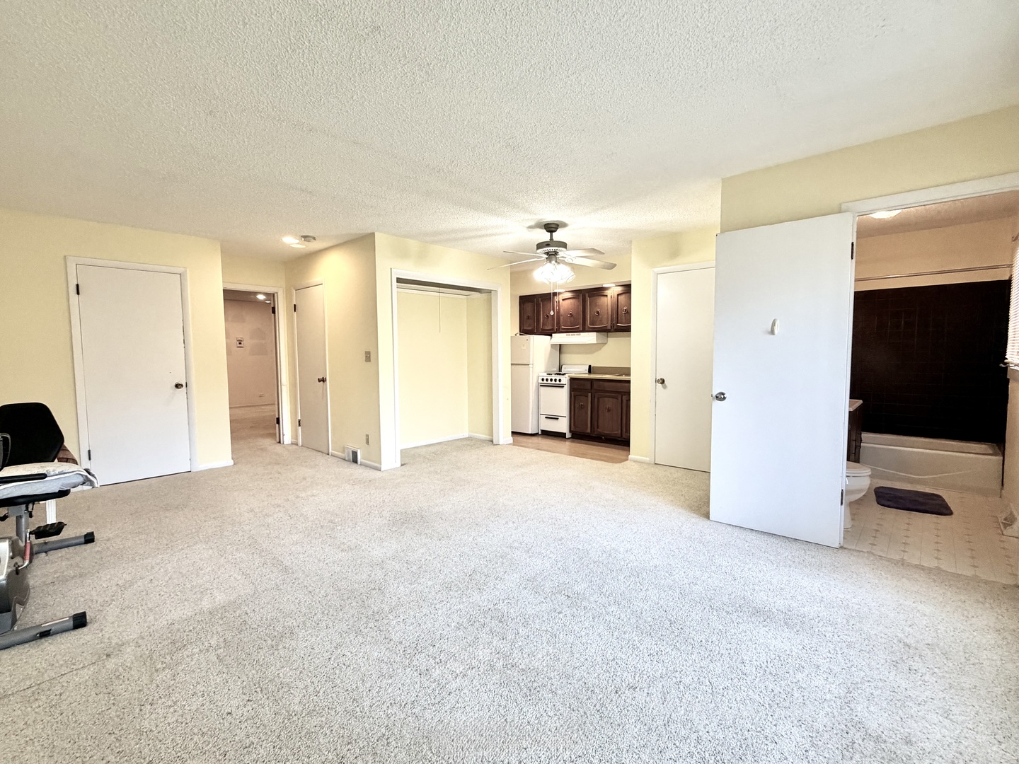 Sycamore, Illinois, 60178, United States, 4 Bedrooms Bedrooms, ,3 BathroomsBathrooms,Residential,For Sale,1988163