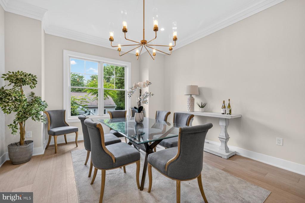 Kensington, Maryland, 20895, United States, 5 Bedrooms Bedrooms, ,5 BathroomsBathrooms,Residential,For Sale,2048532