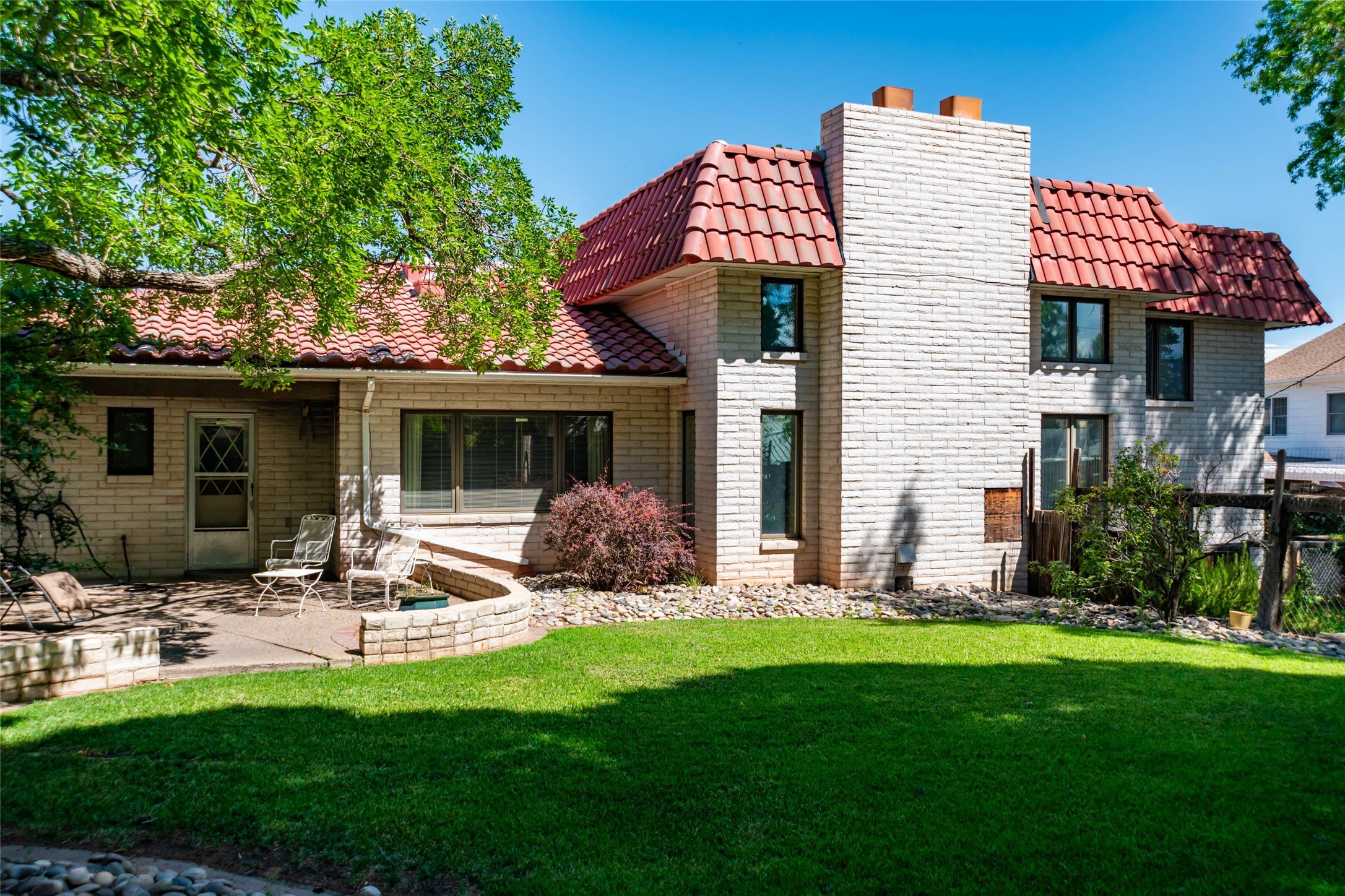  2532 Harold Place NE - 物件實景