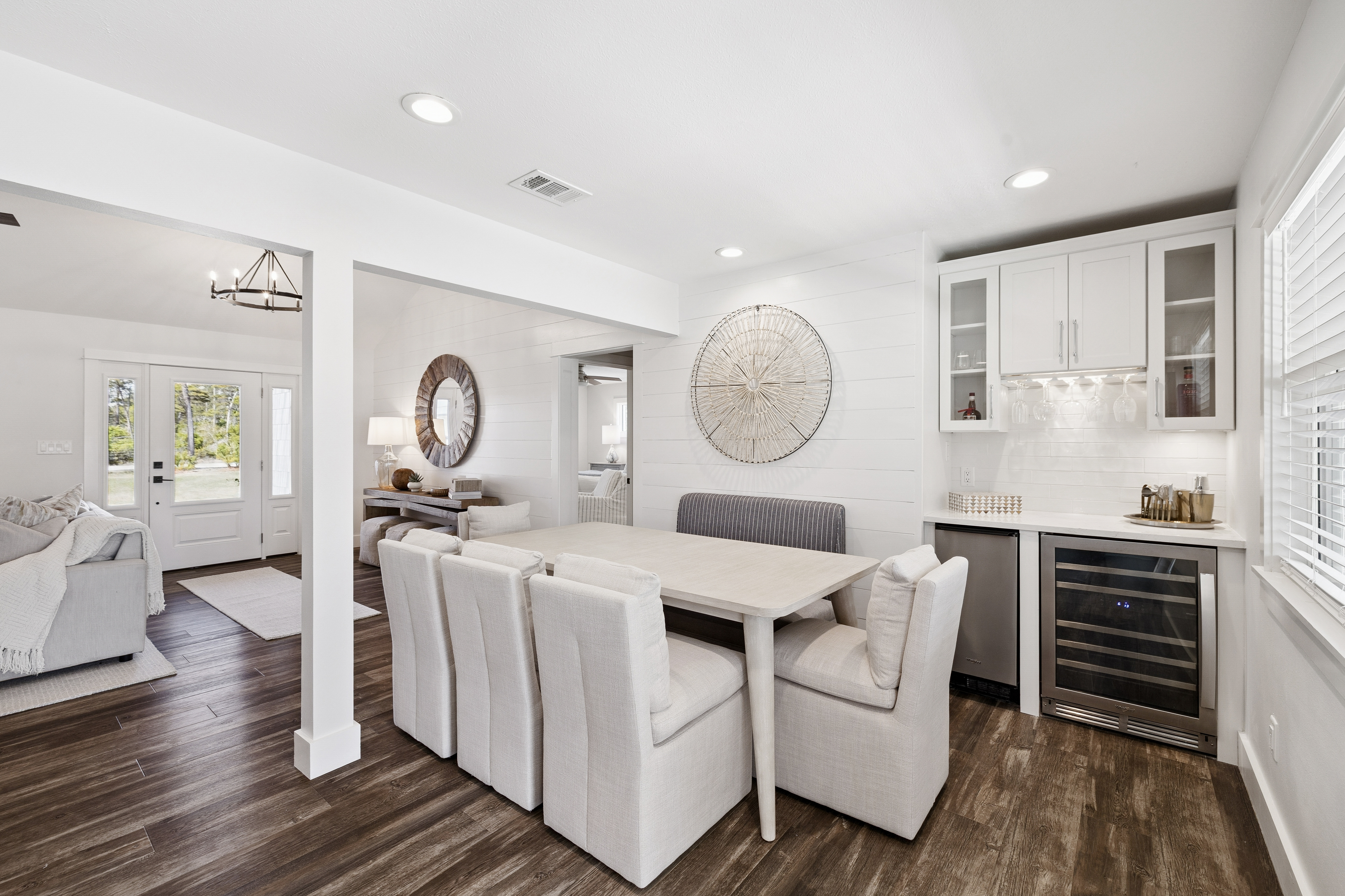  Completely Renovated Home On Half-Acre Lot Near Gulf Place - 物件實景