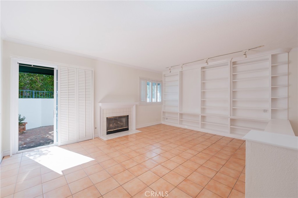 Huntington Beach, California, 92648, United States, 4 Bedrooms Bedrooms, ,3 BathroomsBathrooms,Residential,For Sale,1989716