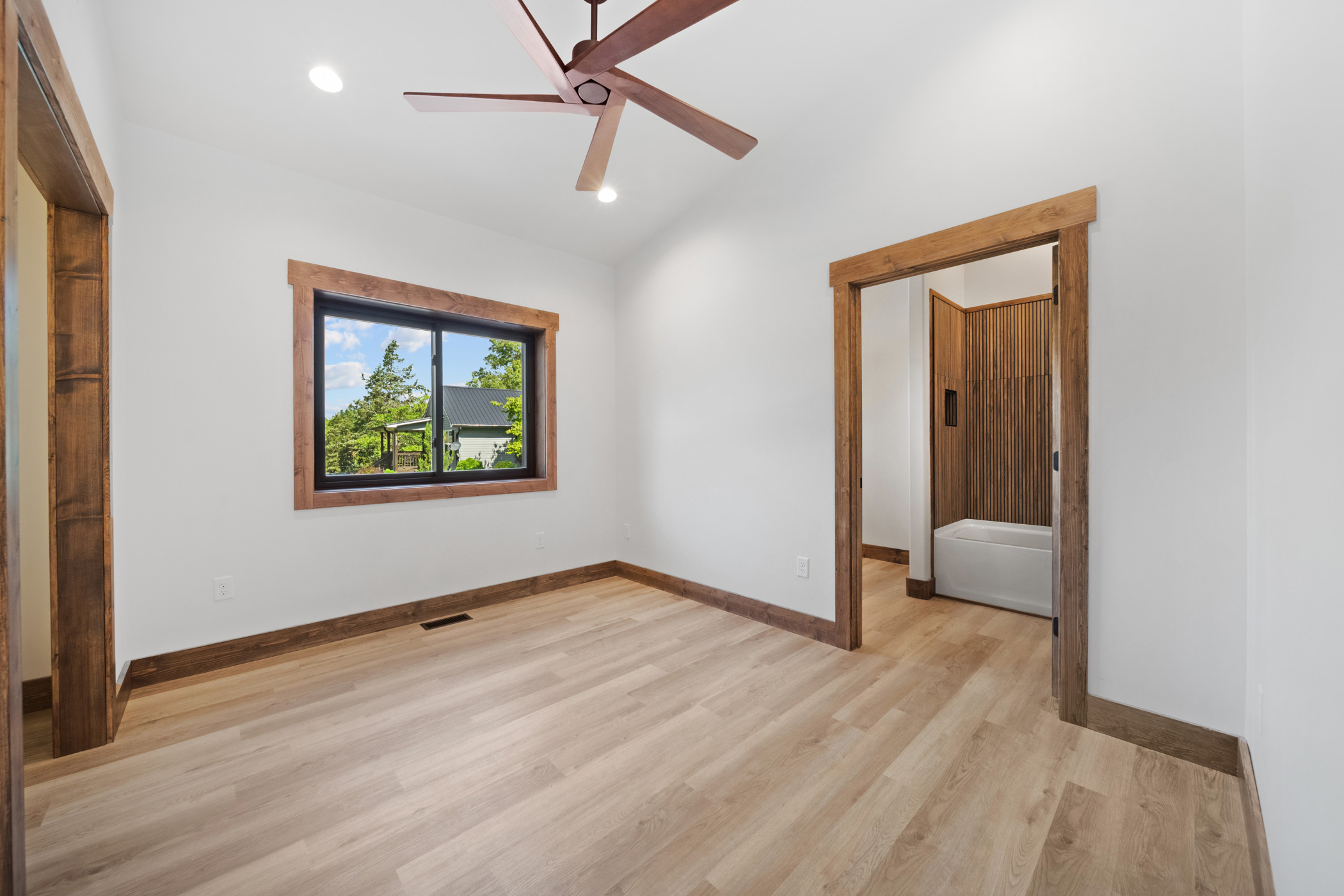 Sevierville, Tennessee, 37876, United States, 2 Bedrooms Bedrooms, ,3 BathroomsBathrooms,Residential,For Sale,1922074