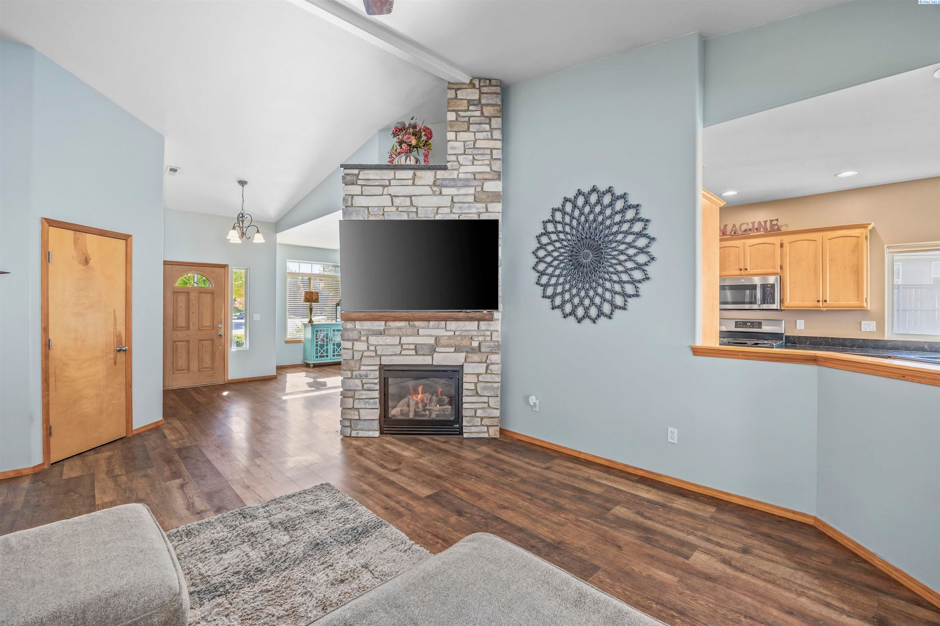 Kennewick, Washington, 99338, United States, 4 Bedrooms Bedrooms, ,2 BathroomsBathrooms,Residential,For Sale,1981833