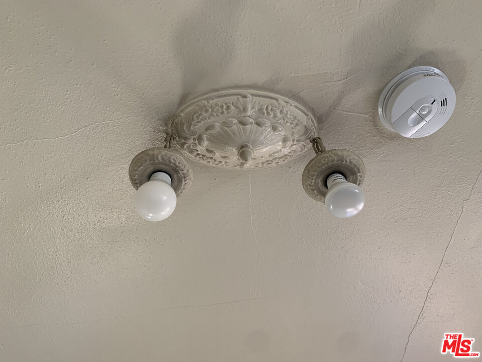 Los Angeles, California, 90037, United States, 4 Bedrooms Bedrooms, ,Residential,For Sale,2000606