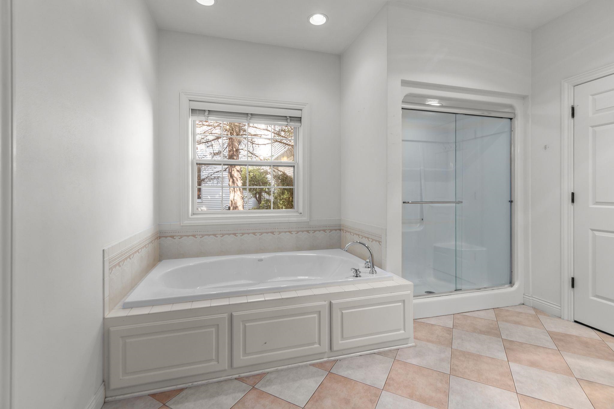 NEENAH, Wisconsin, 54956, United States, 4 Bedrooms Bedrooms, ,4 BathroomsBathrooms,Residential,For Sale,1955274