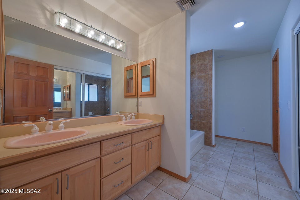 Tucson, Arizona, 85747, United States, 4 Bedrooms Bedrooms, ,4 BathroomsBathrooms,Residential,For Sale,1978909