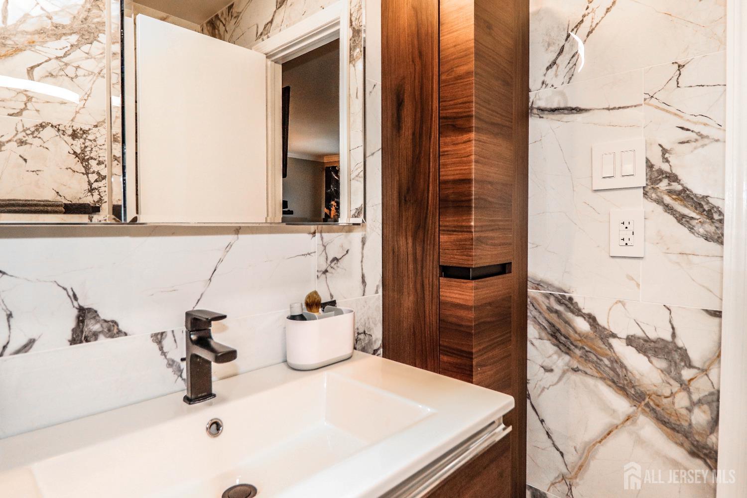 Sayreville, New Jersey, 08859, United States, 2 Bedrooms Bedrooms, ,3 BathroomsBathrooms,Residential,For Sale,1963206