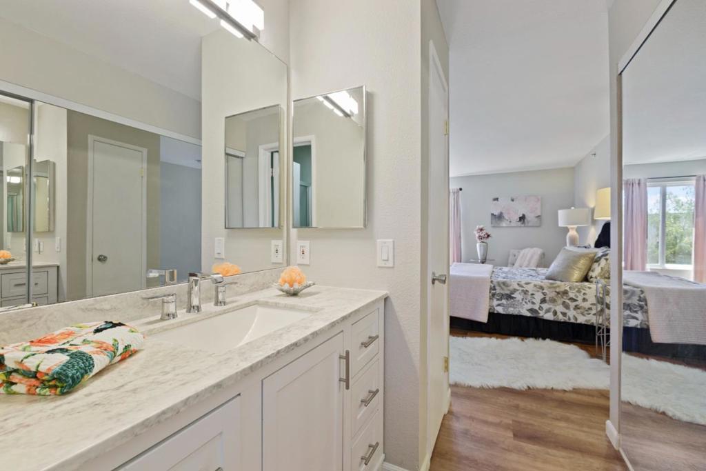 Hayward, California, 94544, United States, 2 Bedrooms Bedrooms, ,2 BathroomsBathrooms,Residential,For Sale,1983988