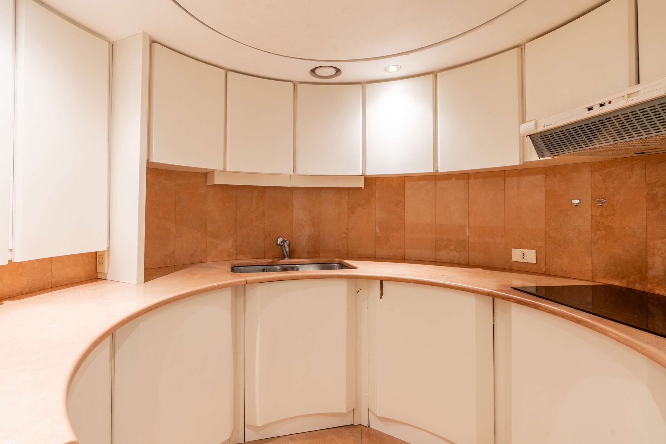  Monte Carlo Star, Wide apartement to renovate in the Carré d