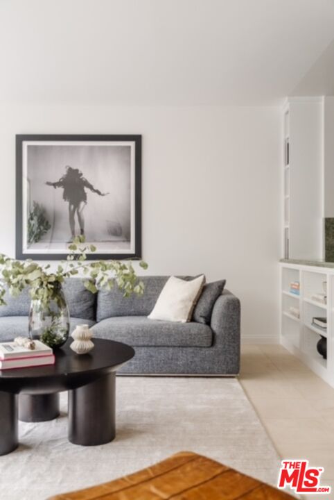 West Hollywood, California, 90069, United States, 1 Bedroom Bedrooms, ,1 BathroomBathrooms,Residential,For Sale,1891837