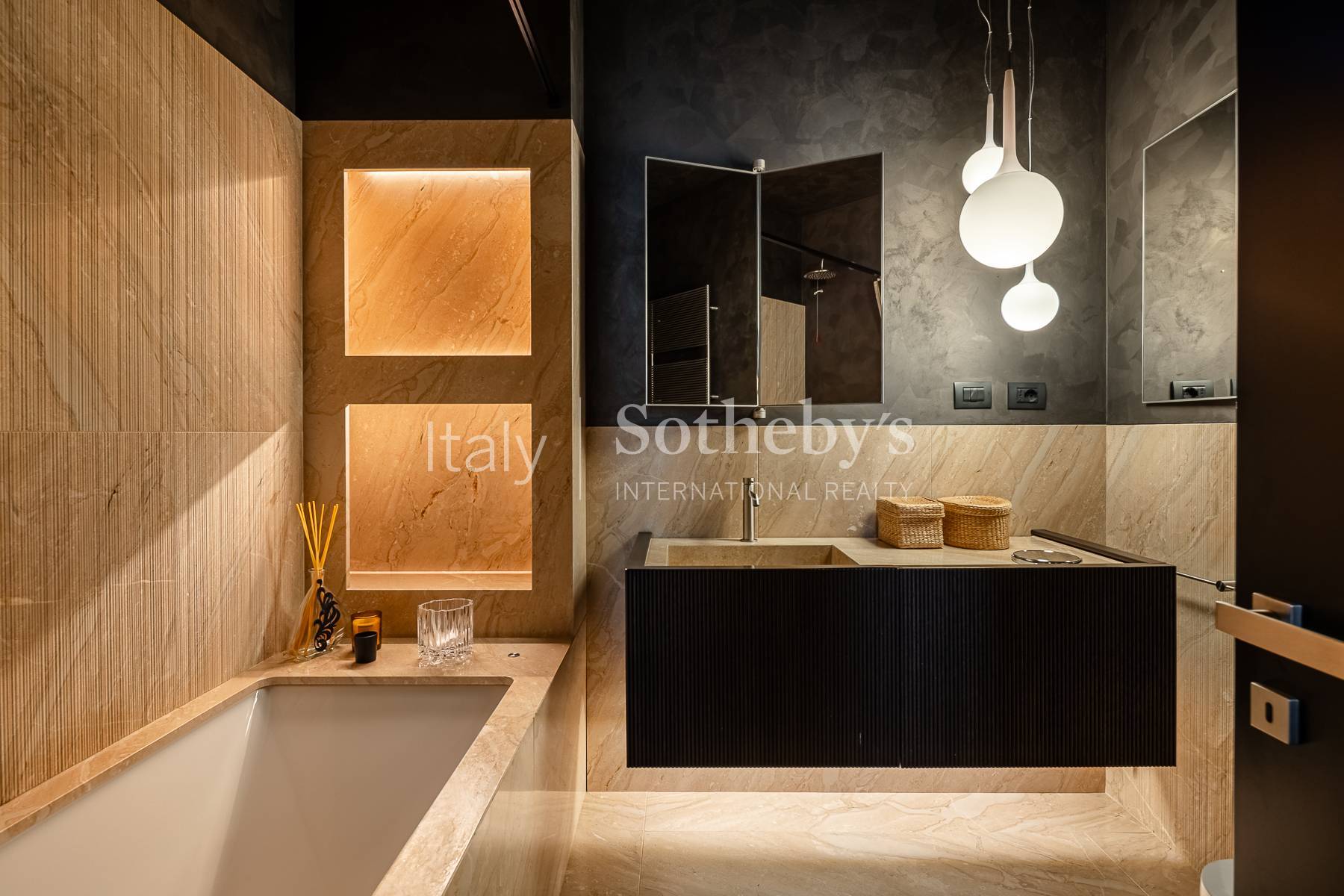  Refined Renovated Residence with Private Terrace - 物件實景