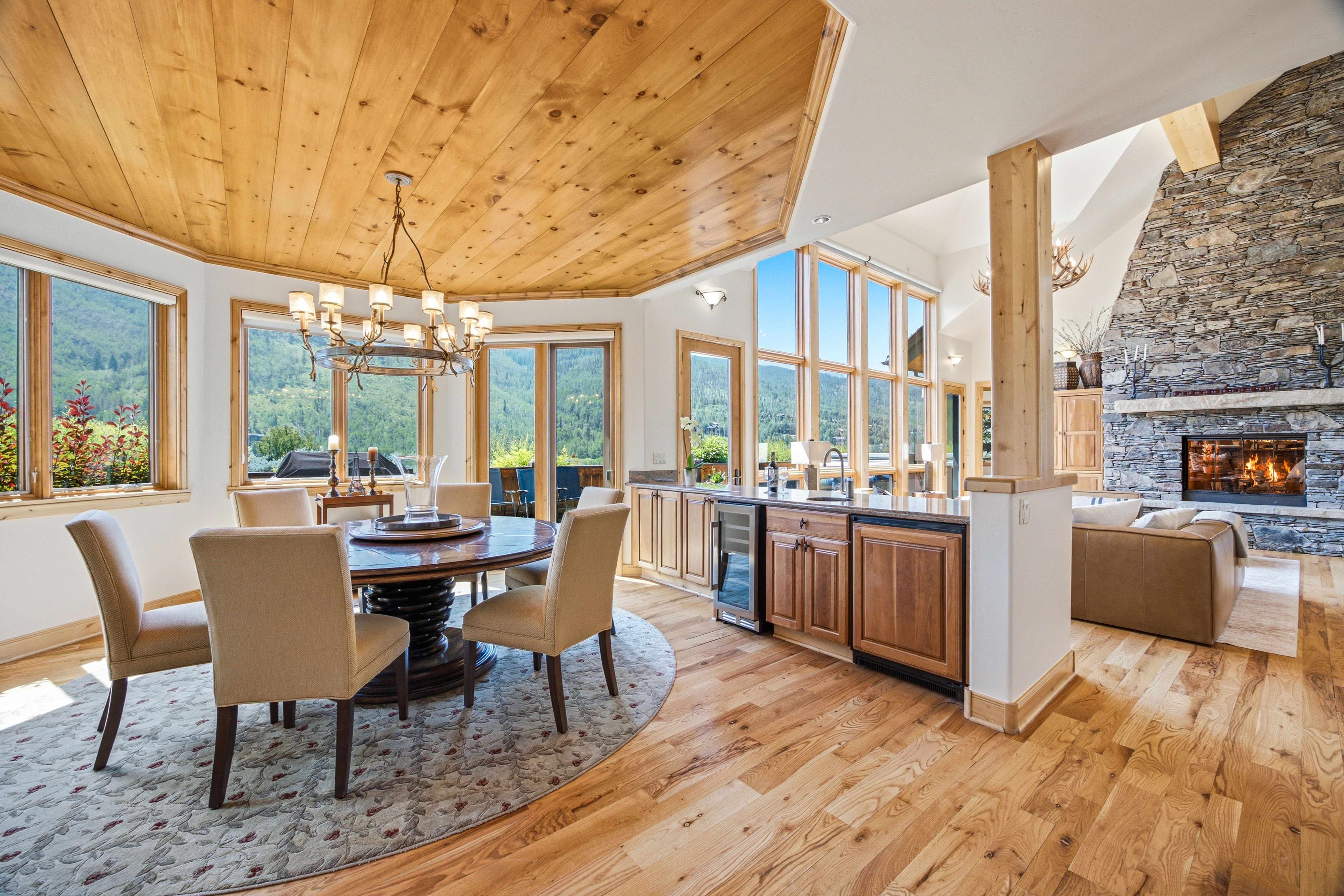  Custom-built, Single-family Home in the Exclusive Grand Traverse Neighborhood - 物件實景