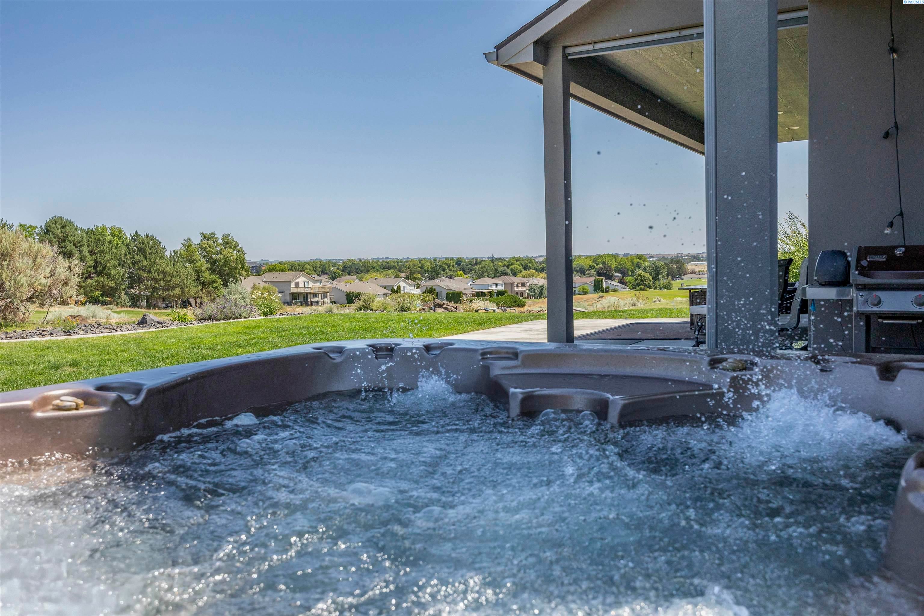 Richland, Washington, 99354, United States, 4 Bedrooms Bedrooms, ,3 BathroomsBathrooms,Residential,For Sale,1980969