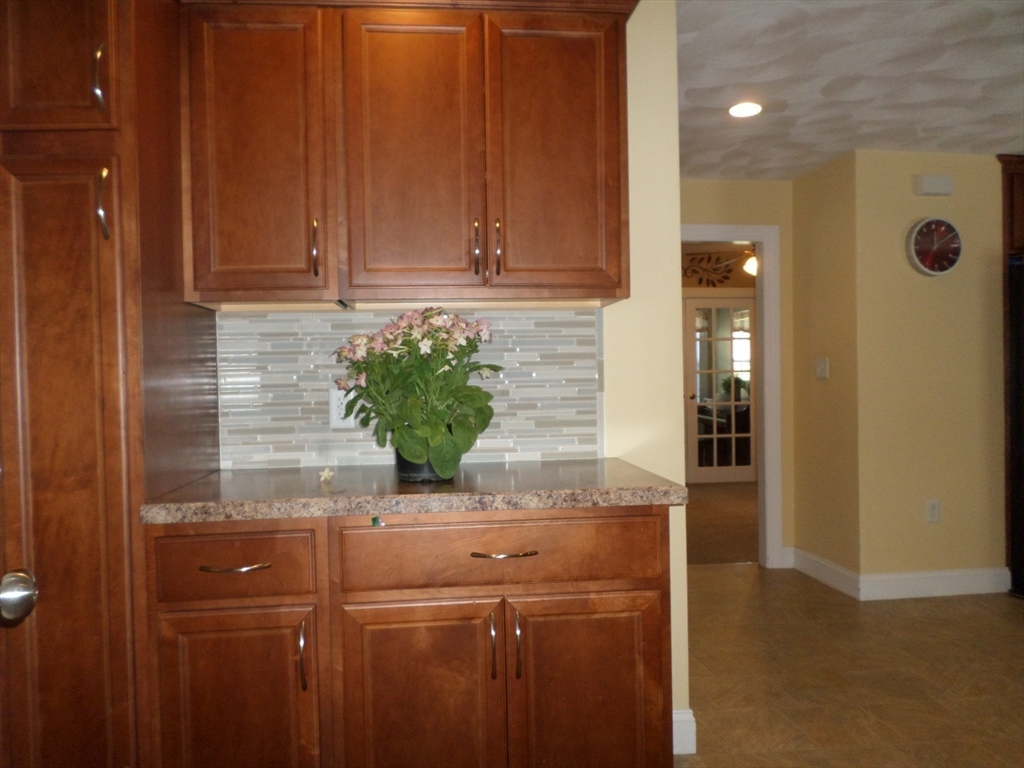 Peabody, Massachusetts, 01960, United States, 3 Bedrooms Bedrooms, ,1 BathroomBathrooms,Residential,For Sale,1924193