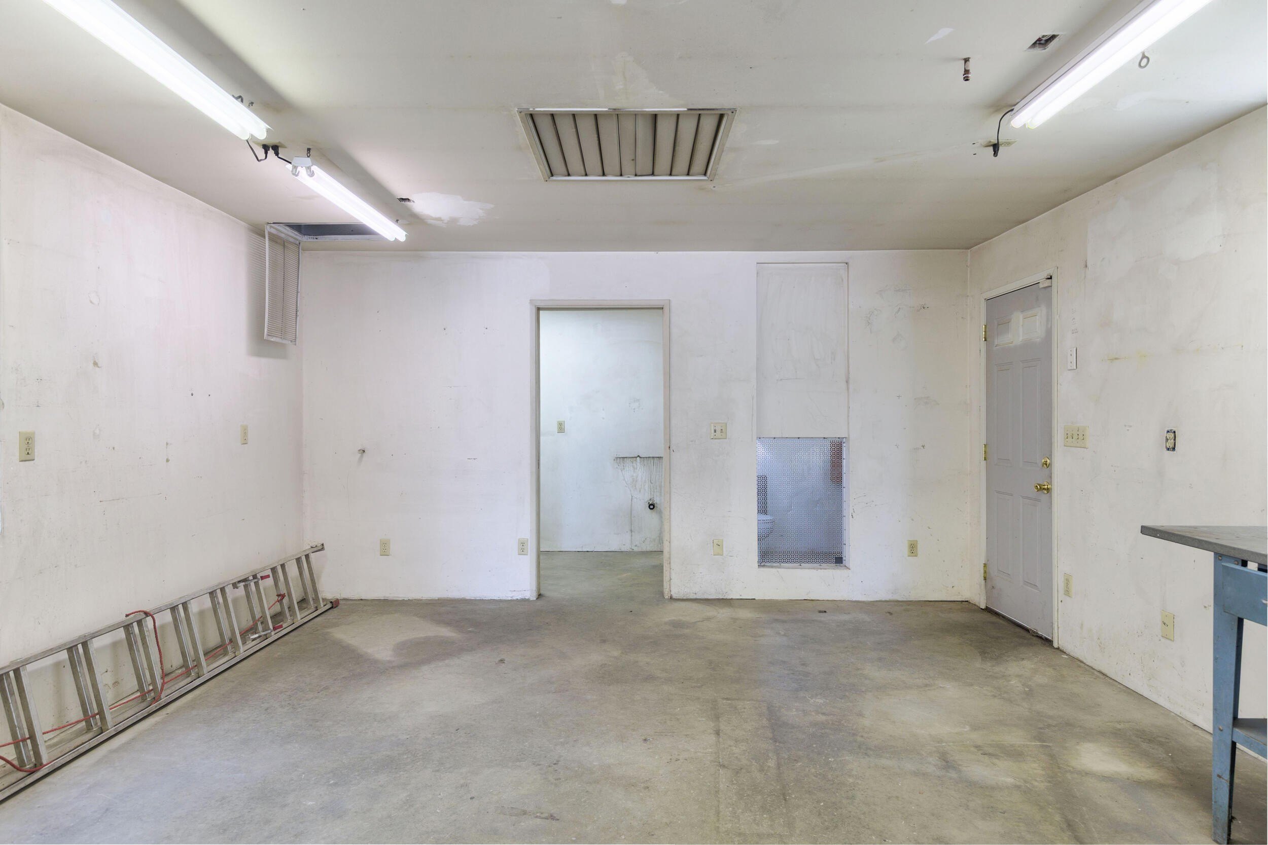 Medford, Oregon, 97504, United States, 4 Bedrooms Bedrooms, ,3 BathroomsBathrooms,Residential,For Sale,1974325