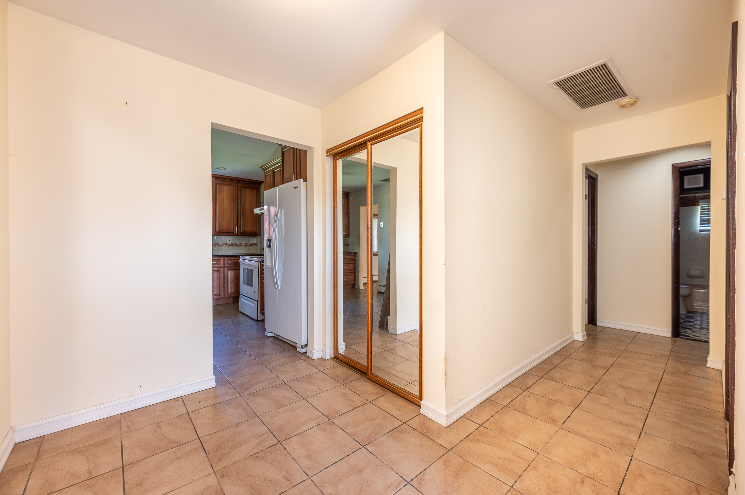  167 Maple Avenue, East Meadow, NY, 11554 - 物件實景