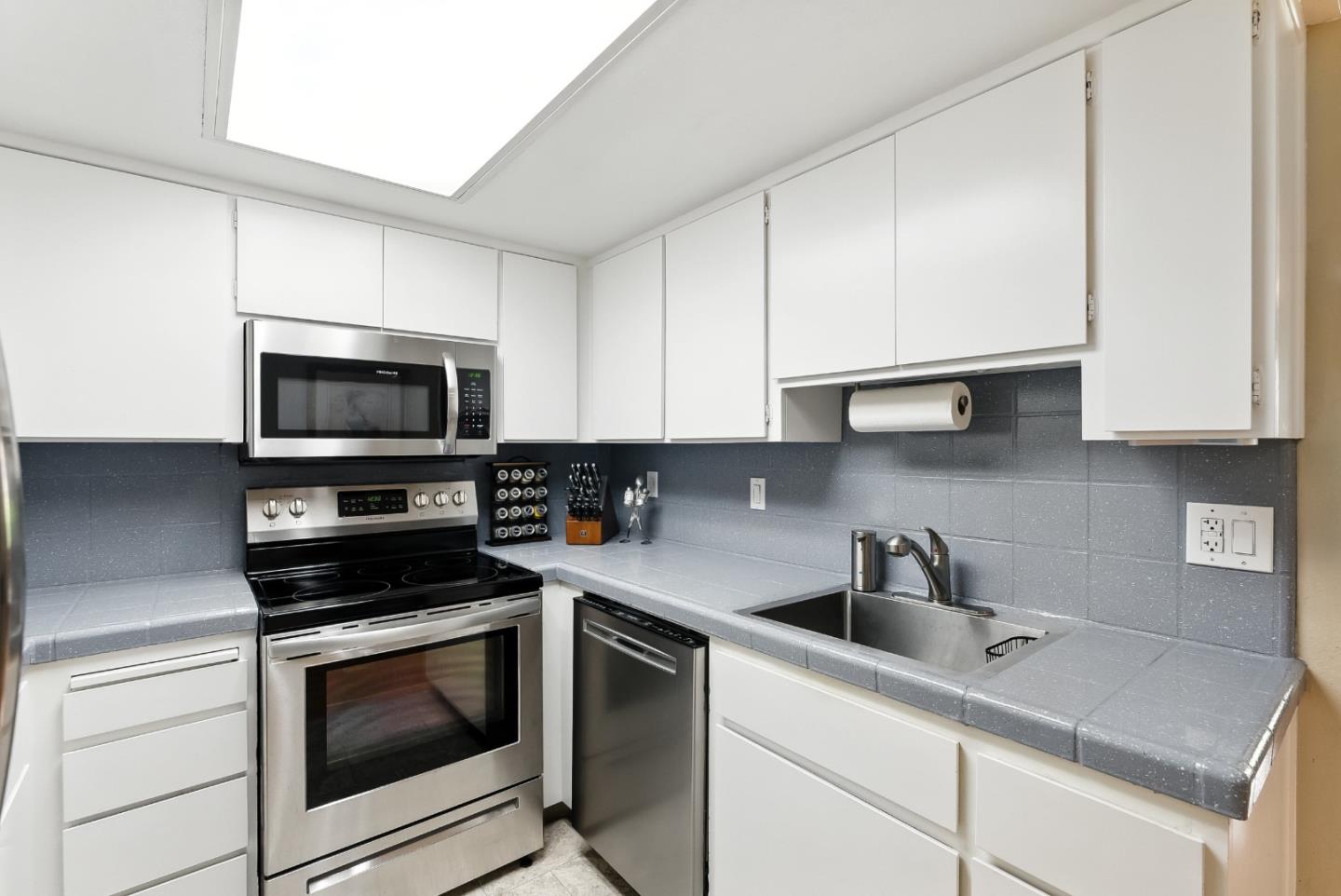 San Jose, California, 95123, United States, 2 Bedrooms Bedrooms, ,3 BathroomsBathrooms,Residential,For Sale,1903662
