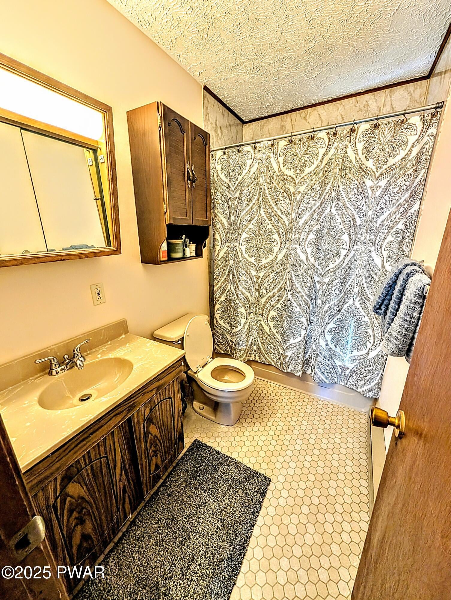 Canadensis, Pennsylvania, 18325, United States, 4 Bedrooms Bedrooms, ,2 BathroomsBathrooms,Residential,For Sale,1983117