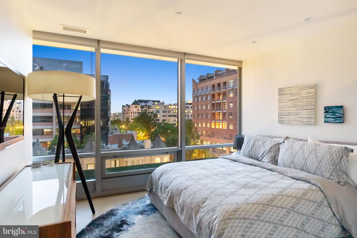 Washington, District of Columbia, 20037, United States, 3 Bedrooms Bedrooms, ,3 BathroomsBathrooms,Residential,For Sale,1961771