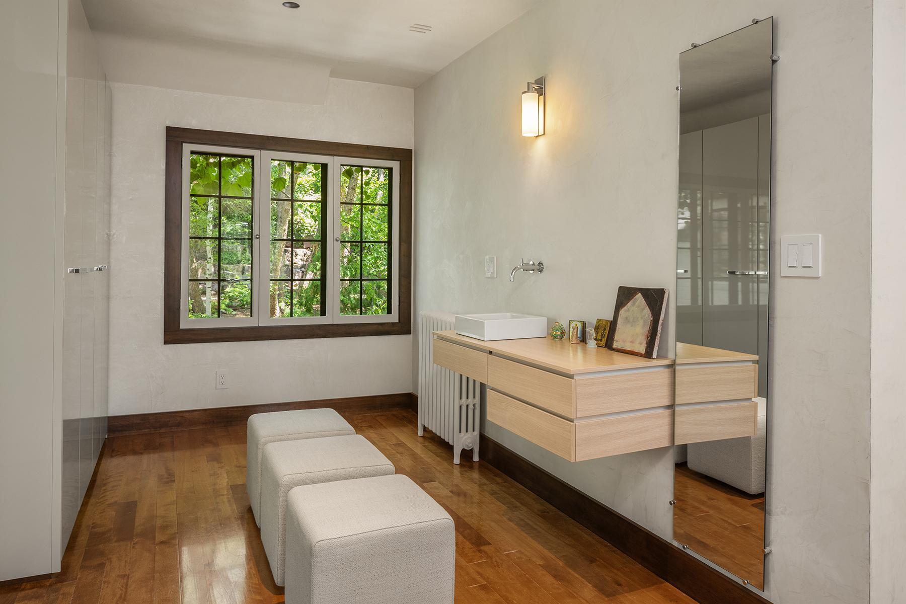 Minneapolis, Minnesota, 55416, United States, 4 Bedrooms Bedrooms, ,4 BathroomsBathrooms,Residential,For Sale,1901324