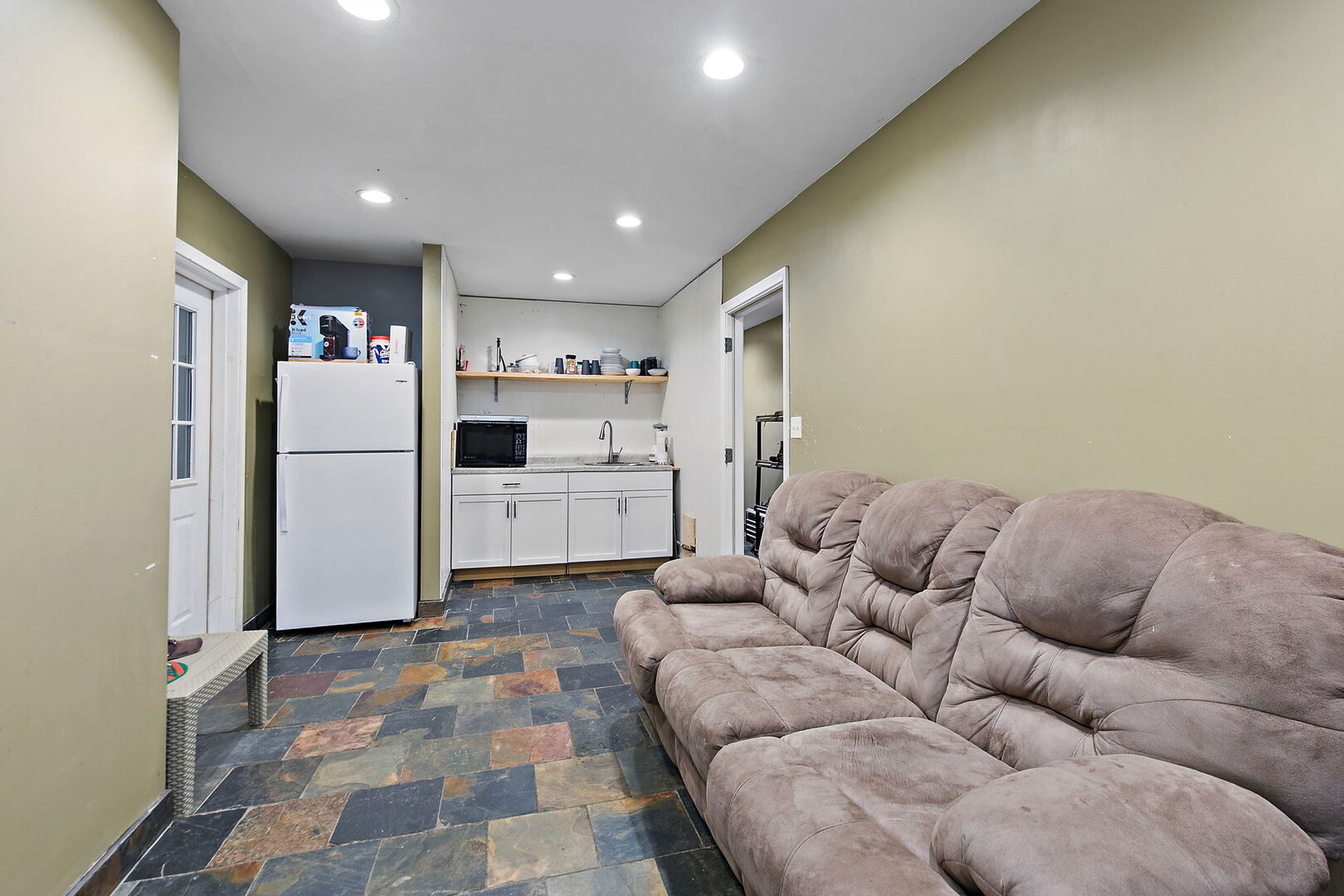 Mundelein, Illinois, 60060, United States, 2 Bedrooms Bedrooms, ,3 BathroomsBathrooms,Residential,For Sale,2010290