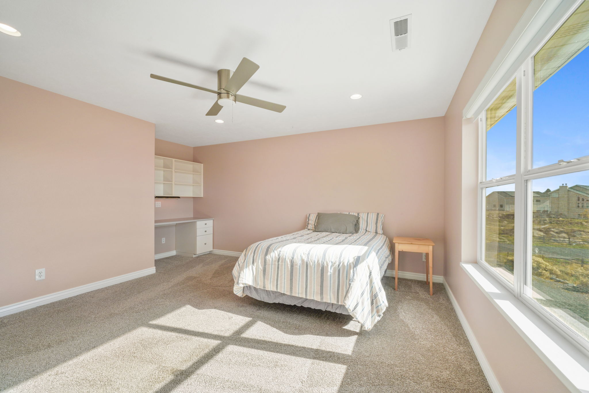 Eagle Mountain, Utah, 84005, United States, 6 Bedrooms Bedrooms, ,5 BathroomsBathrooms,Residential,For Sale,1990791