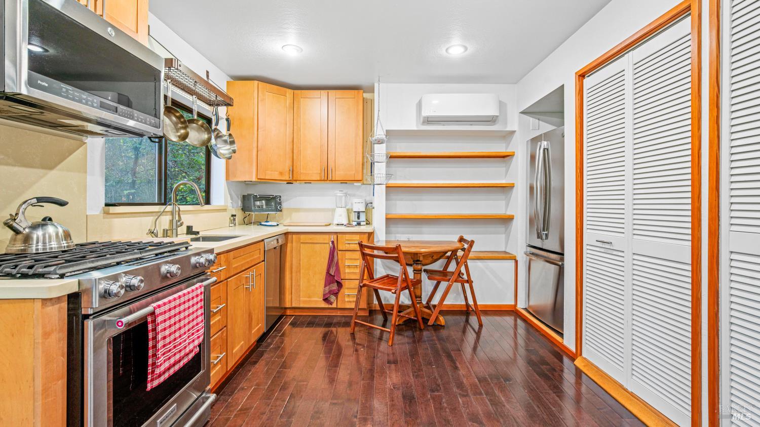 Woodacre, California, 94973, United States, 4 Bedrooms Bedrooms, ,5 BathroomsBathrooms,Residential,For Sale,1847127