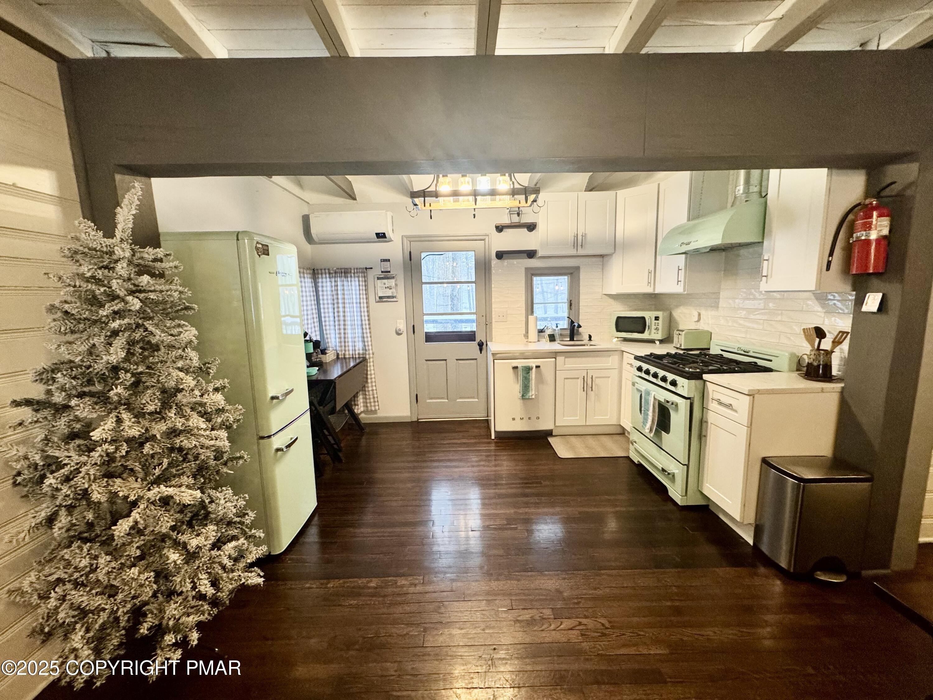 Lake Harmony, Pennsylvania, 18624, United States, 3 Bedrooms Bedrooms, ,2 BathroomsBathrooms,Residential,For Sale,2006106