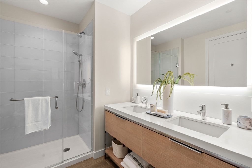 Boston, Massachusetts, 02215, United States, 2 Bedrooms Bedrooms, ,2 BathroomsBathrooms,Residential,For Sale,1941933