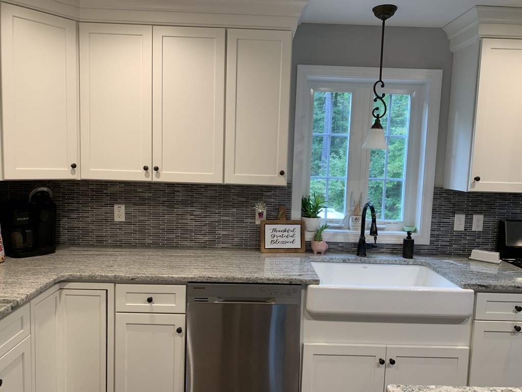 Derry, New Hampshire, 03038, United States, 4 Bedrooms Bedrooms, ,3 BathroomsBathrooms,Residential,For Sale,1942681