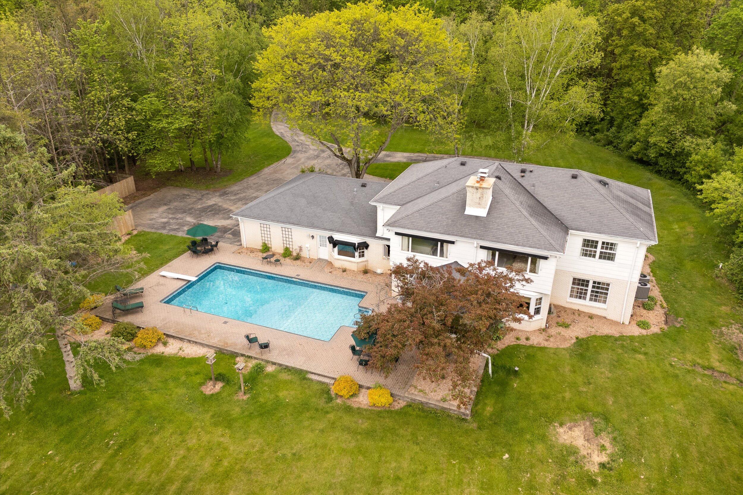 Mequon, Wisconsin, 53097, United States, 5 Bedrooms Bedrooms, ,5 BathroomsBathrooms,Residential,For Sale,1907648