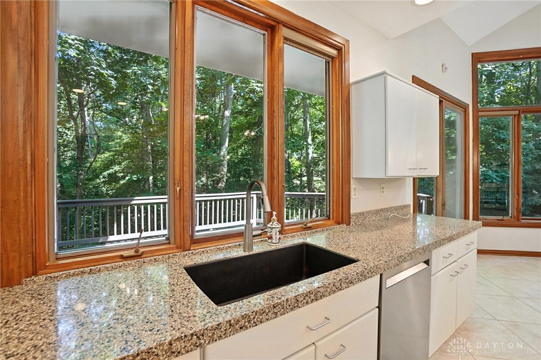Sugarcreek Twp, Ohio, 45440, United States, 4 Bedrooms Bedrooms, ,5 BathroomsBathrooms,Residential,For Sale,1902150