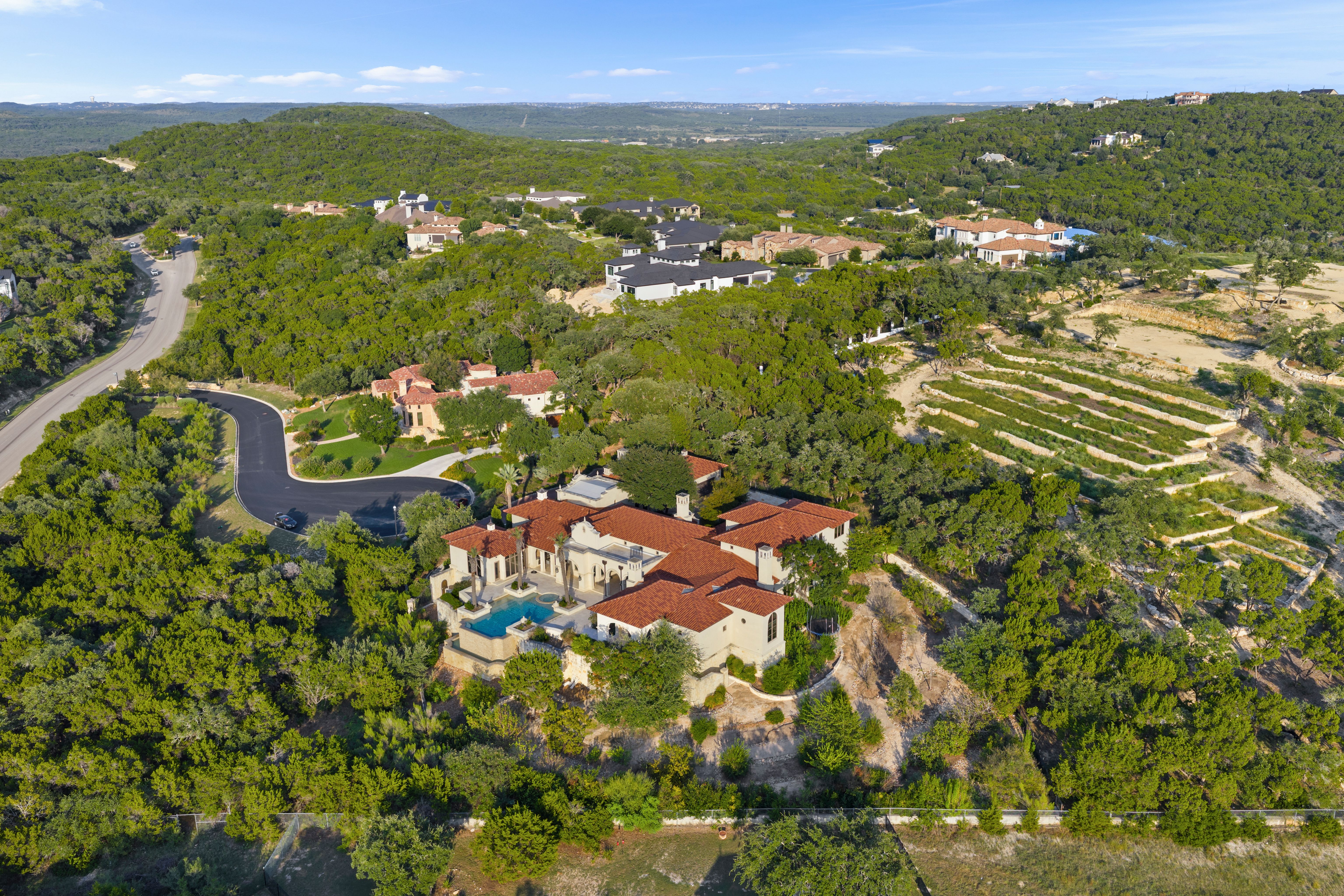  Mediterranean Style Estate in The Dominion - 物件實景