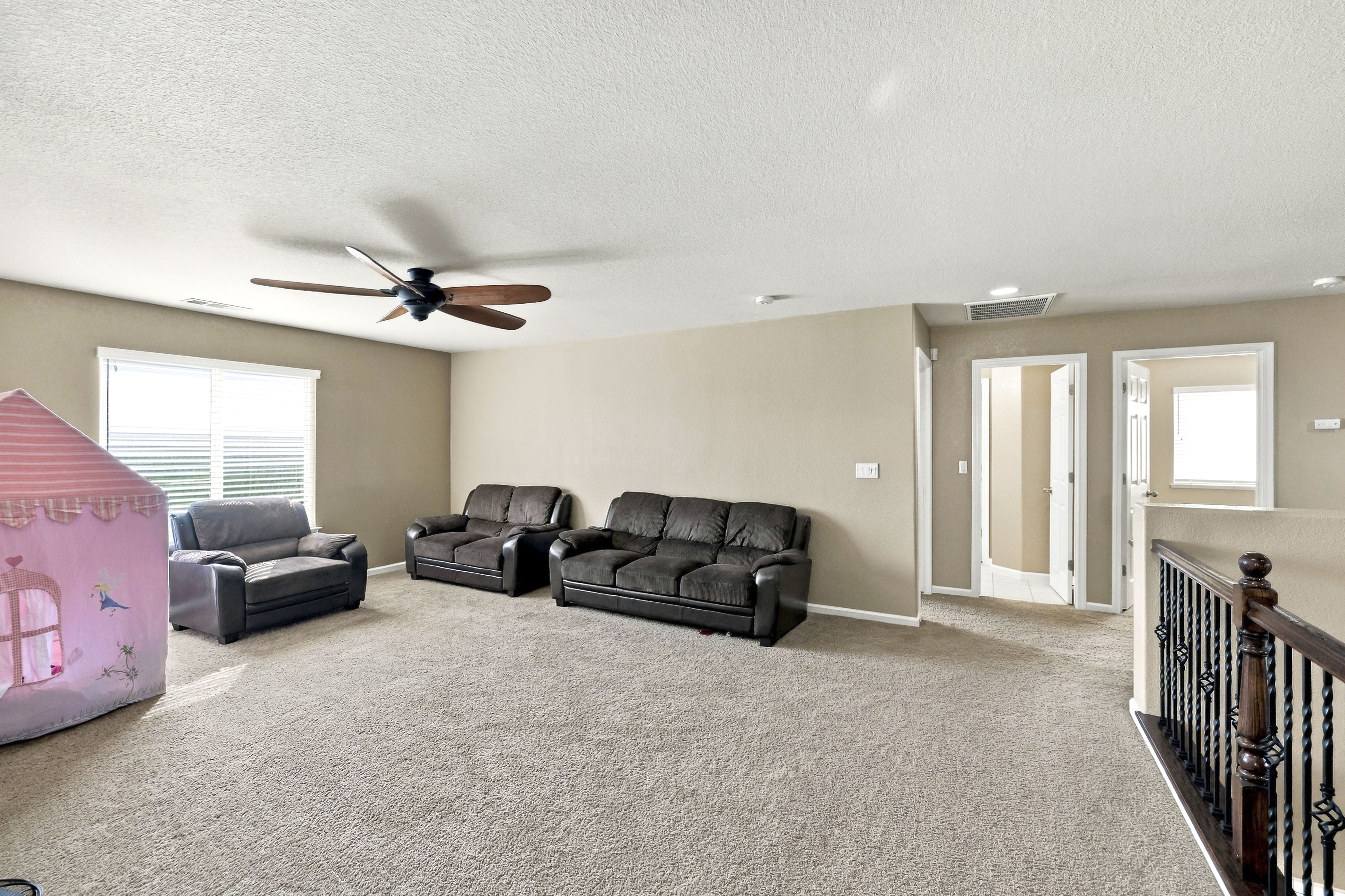  Expansive Paseo West Home with Poolside Living - 物件實景