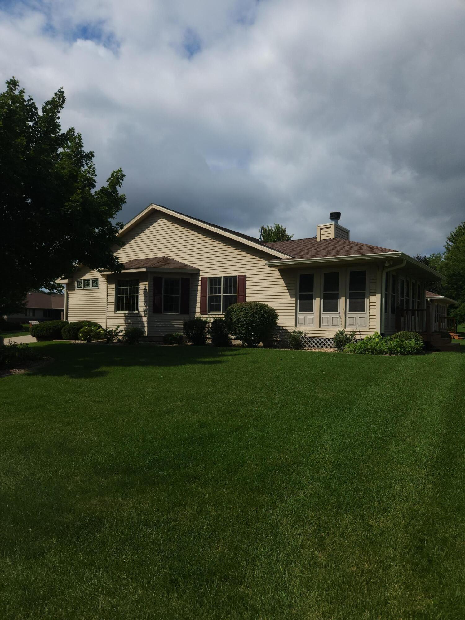 Raven Way Dr, Menomonee Falls, WI 53051 #1