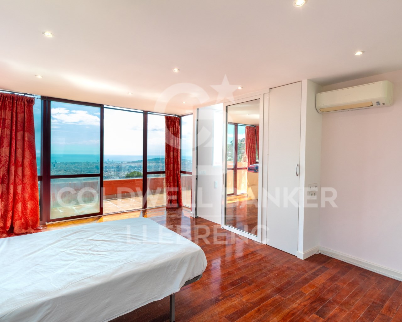Barcelona, Catalonia, ES, 4 Bedrooms Bedrooms, ,3 BathroomsBathrooms,Residential,For Sale,1827300