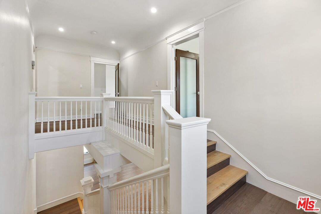 Los Angeles, California, 90006, United States, 7 Bedrooms Bedrooms, ,6 BathroomsBathrooms,Residential,For Sale,1848318