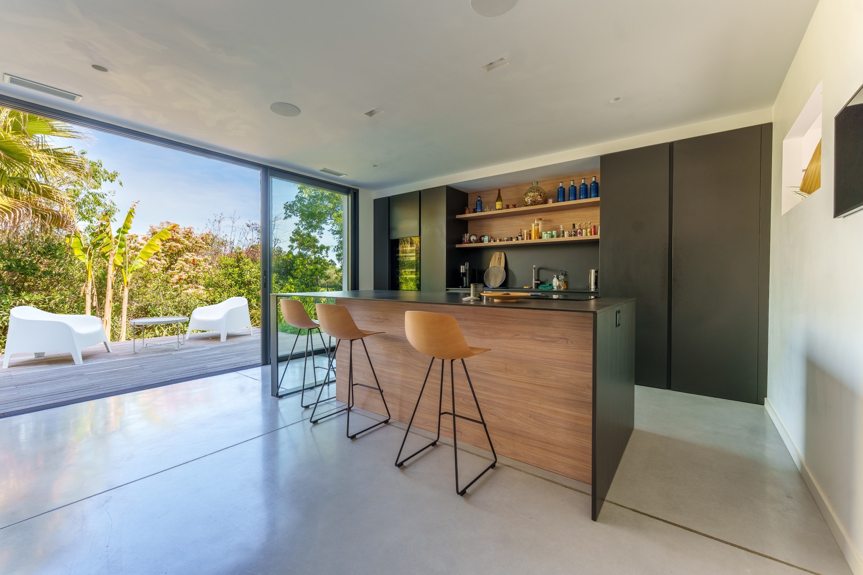  Contemporary villa with landscaped grounds and lagoon-style pool – Lattes - 物件實景