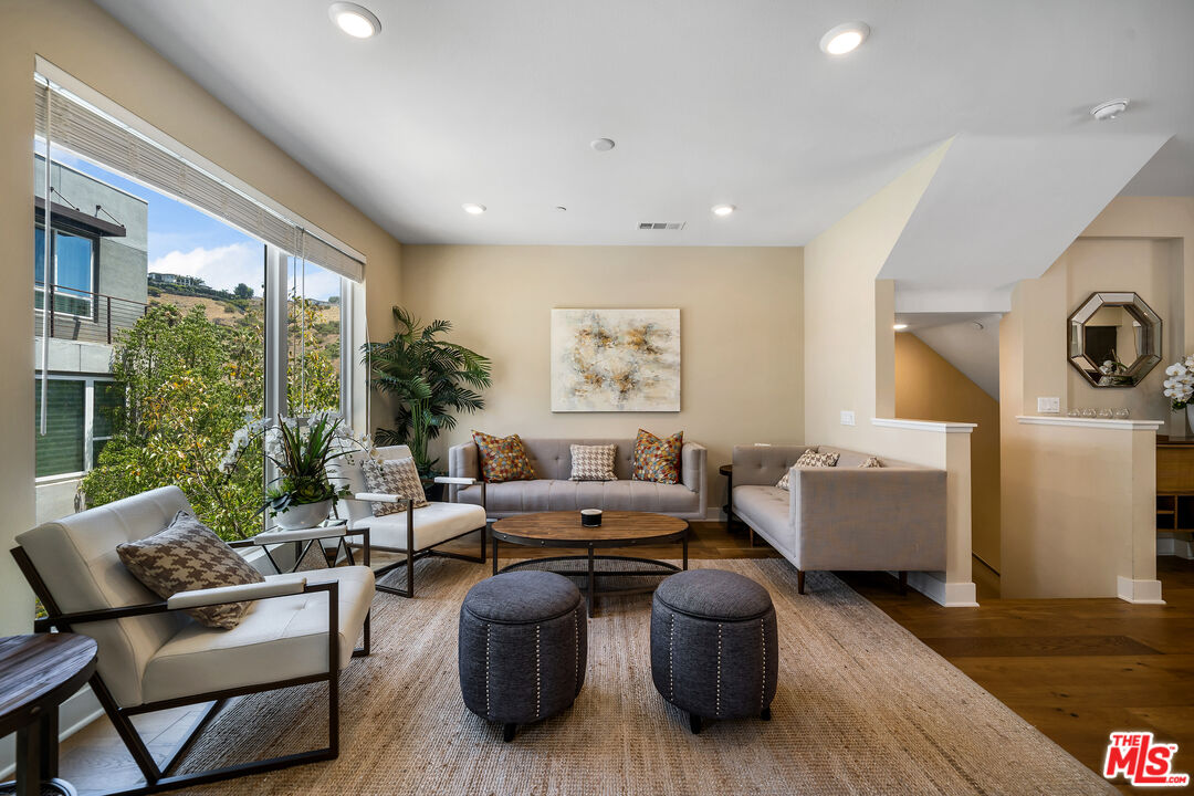 Los Angeles, California, 90068, United States, 3 Bedrooms Bedrooms, ,4 BathroomsBathrooms,Residential,For Sale,1891142