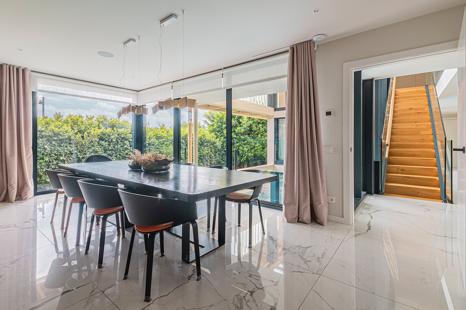  Luxury contemporary villa with pool, garden, and top energy efficiency - 物件實景